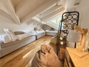 Appartamento In Centro Menaggio con Posto Auto e Piscina bedroom