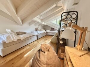 Appartamento In Centro Menaggio con Posto Auto e Piscina bedroom