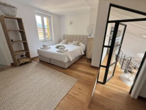 Appartamento In Centro Menaggio con Posto Auto e Piscina bedroom