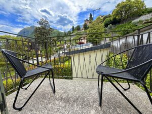 Appartamento In Centro Menaggio con Posto Auto e Piscina balcony