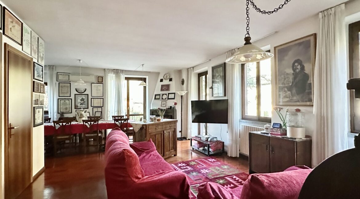 Varenna Apartment with Garden and Garage