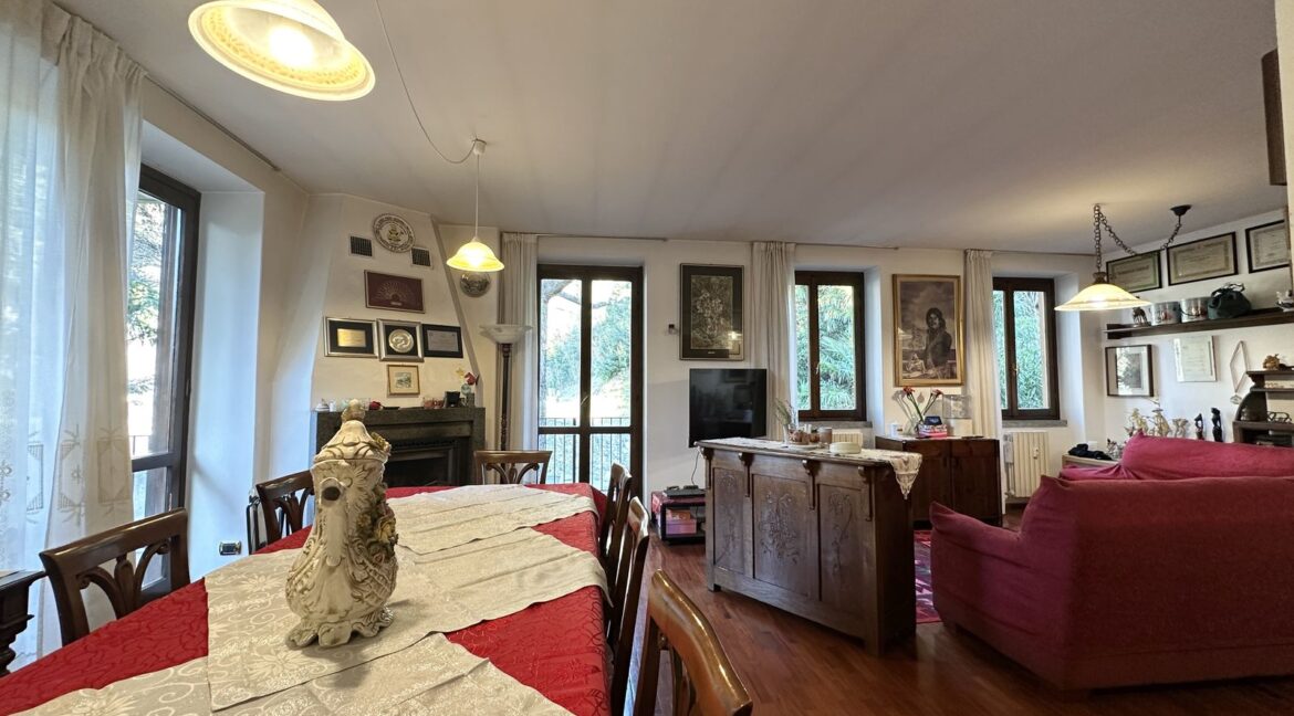 Varenna Apartment with Garden and Garage