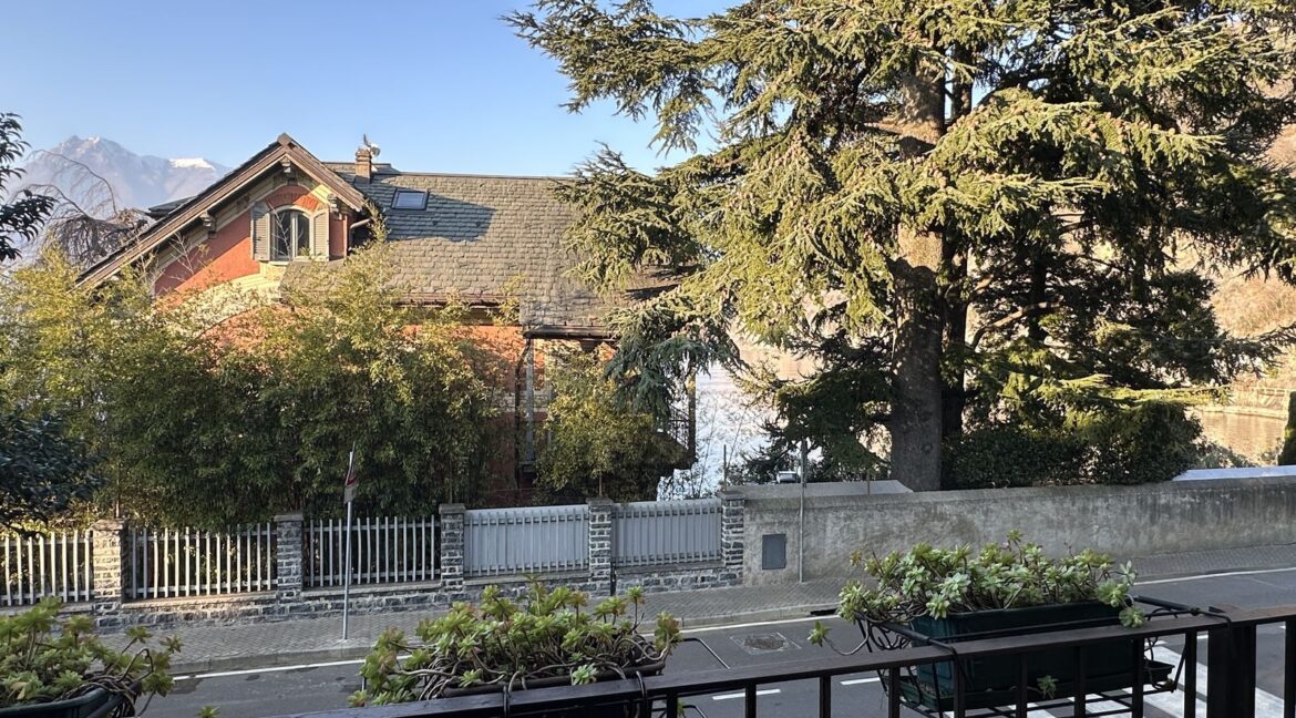Varenna Apartment with Garden and Garage