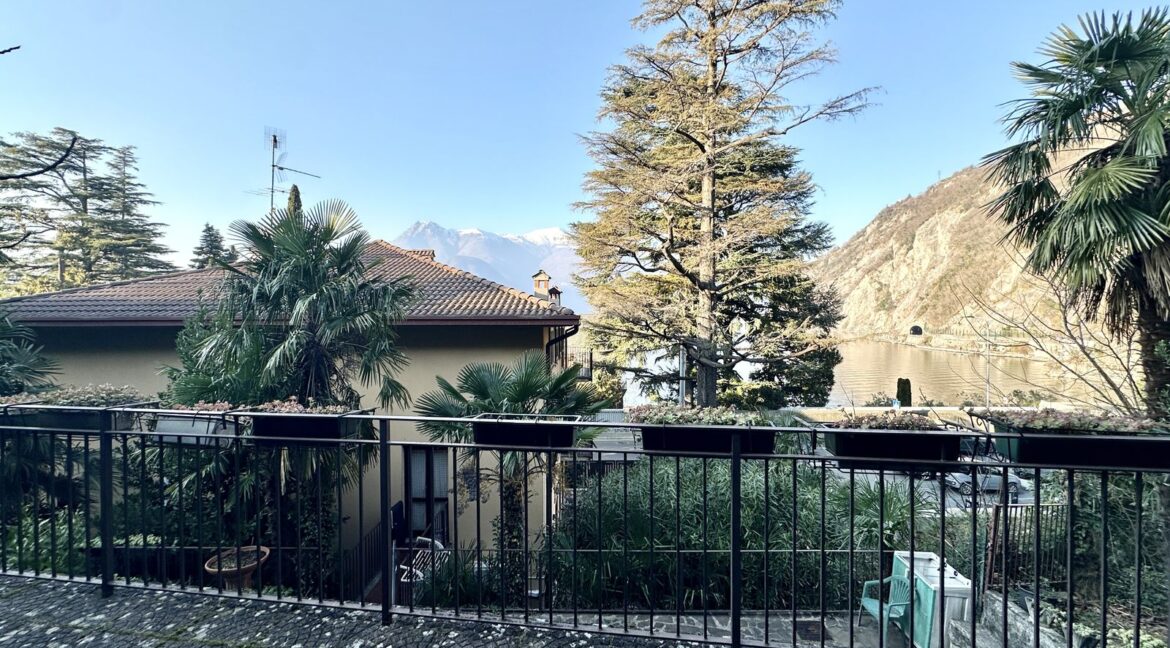 Varenna Apartment with Garden and Garage
