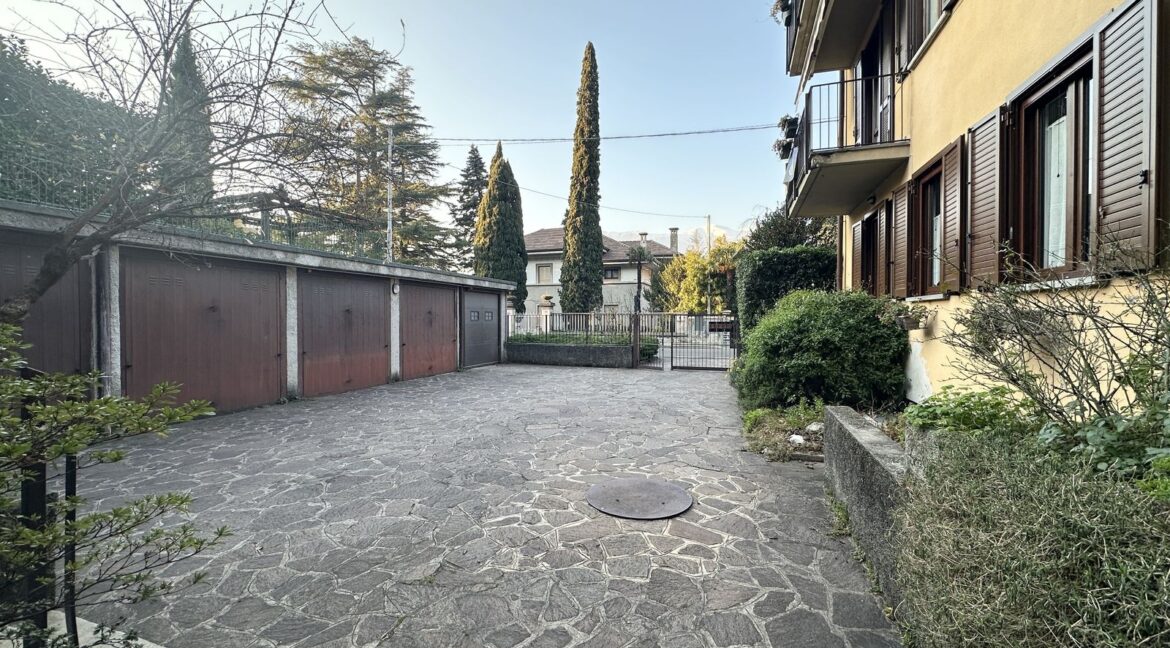 Varenna Apartment with Garden and Garage