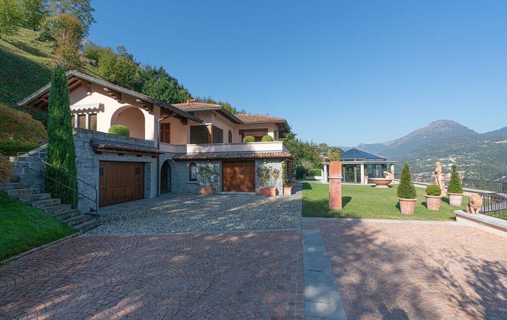 Elegante Villa a Croce con Vista Lago di Como1