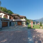 Elegante Villa a Croce con Vista Lago di Como esterno