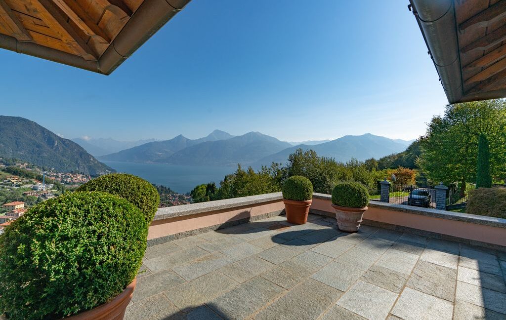 Elegante Villa a Croce con Vista Lago di Como10