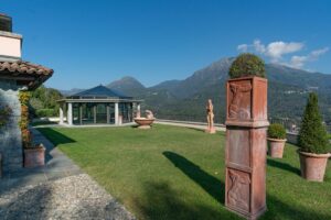 Elegante Villa a Croce con Vista Lago di Como esterno