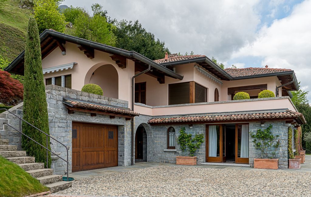 Elegante Villa a Croce con Vista Lago di Como12