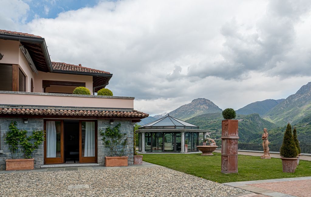 Elegante Villa a Croce con Vista Lago di Como13