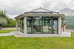 Elegante Villa a Croce con Vista Lago di Como esterno