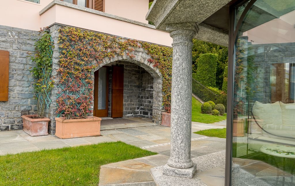 Elegante Villa a Croce con Vista Lago di Como17