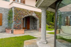 Elegante Villa a Croce con Vista Lago di Como giardino