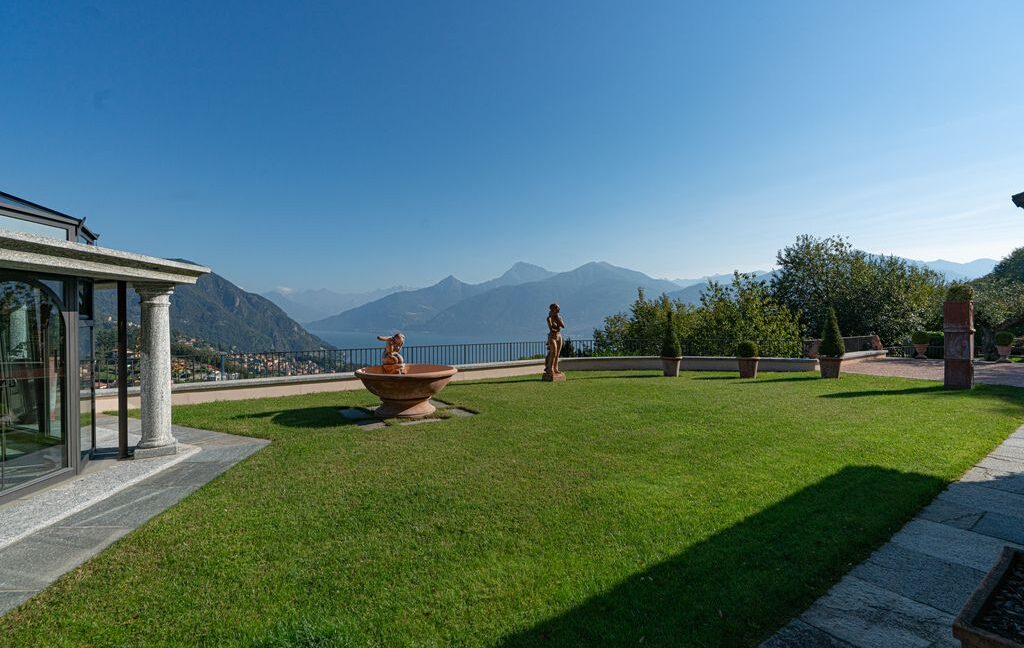 Elegante Villa a Croce con Vista Lago di Como2