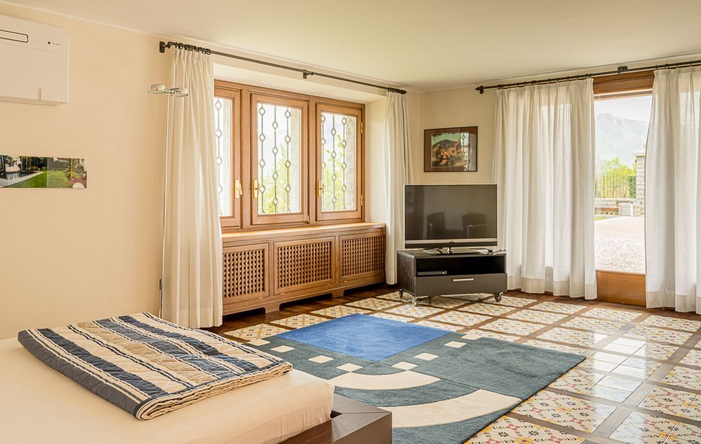 Elegante Villa a Croce con Vista Lago di Como20