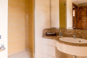 Elegante Villa a Croce con Vista Lago di Como bagno