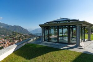 Elegante Villa a Croce con Vista Lago di Como esterno