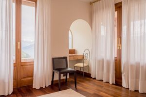 Elegante Villa a Croce con Vista Lago di Como interno camera