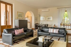 Elegante Villa a Croce con Vista Lago di Como interno soggiorno