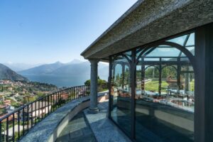Elegante Villa a Croce con Vista Lago di Como esterno