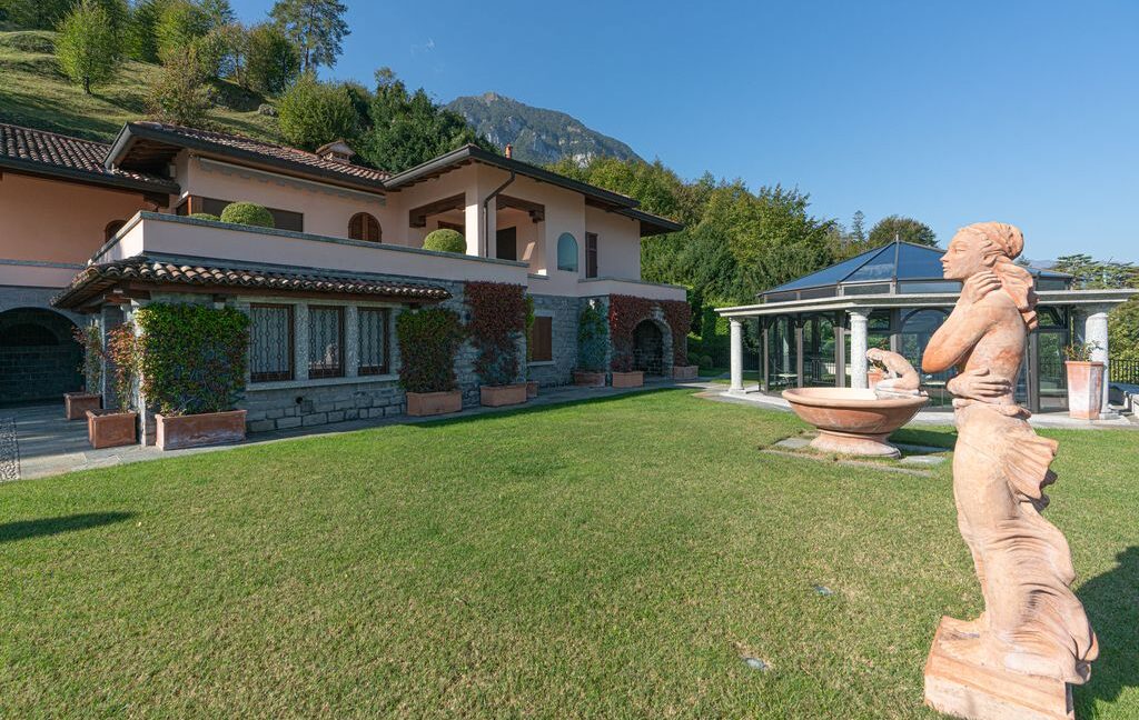 Elegante Villa a Croce con Vista Lago di Como6