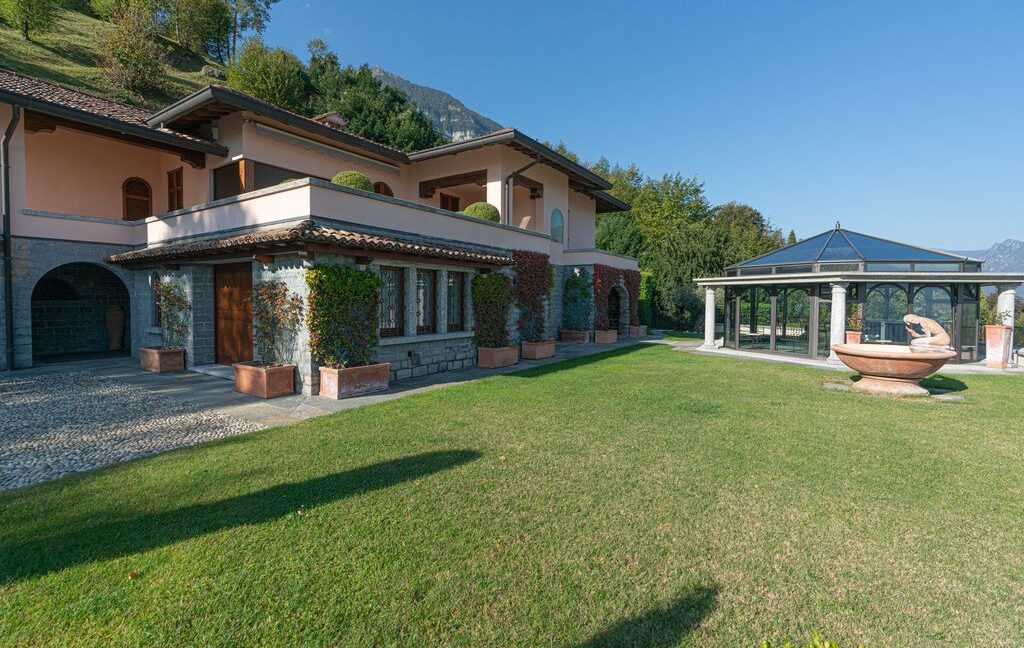 Elegante Villa a Croce con Vista Lago di Como7