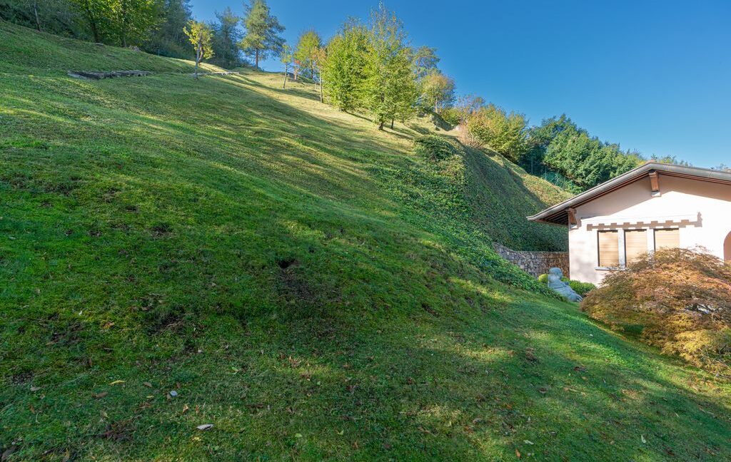 Elegante Villa a Croce con Vista Lago di Como9