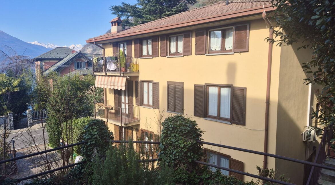 Varenna Apartment with Garden and Garage