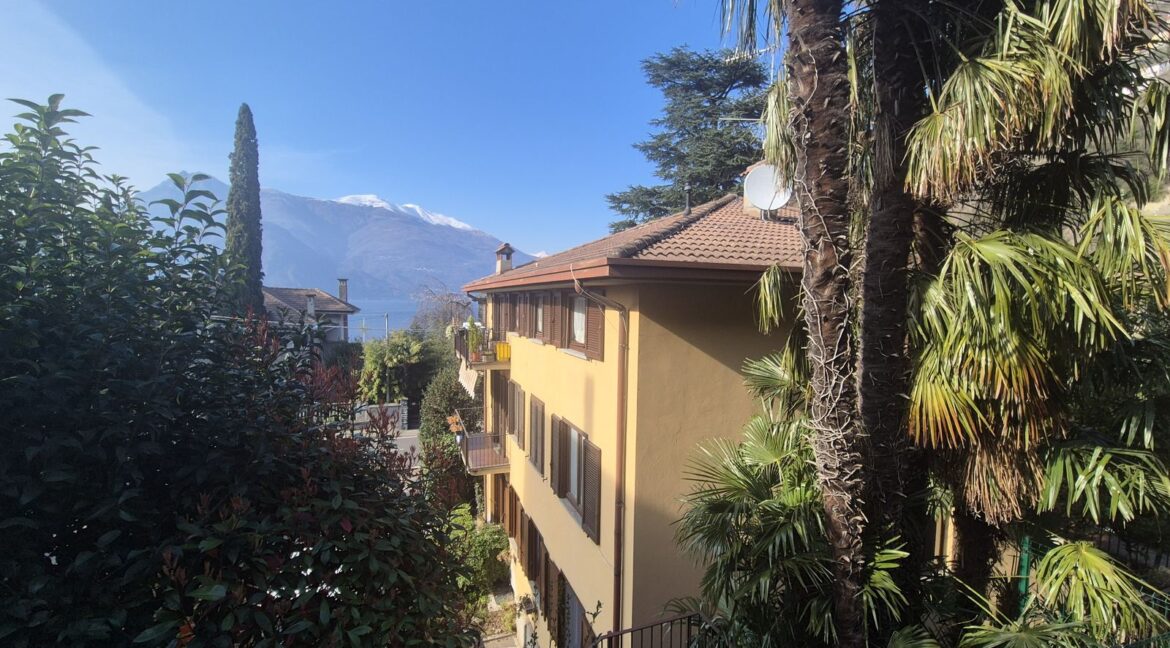 Varenna Apartment with Garden and Garage