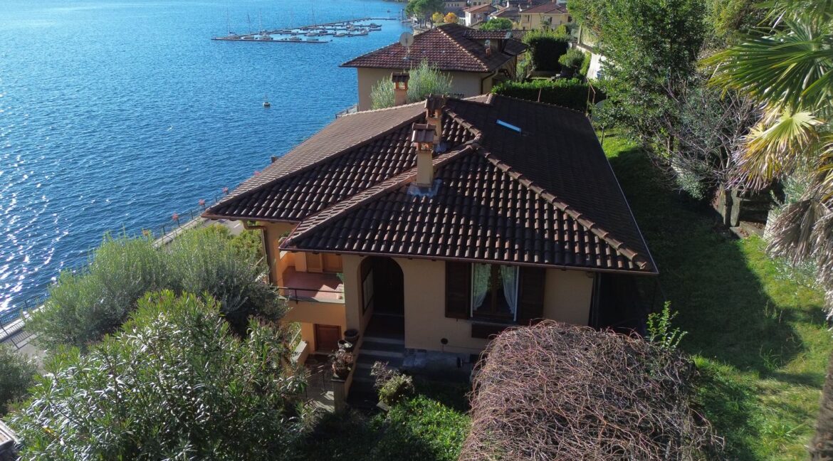 Villa Menaggio with Direct Access to the Lake