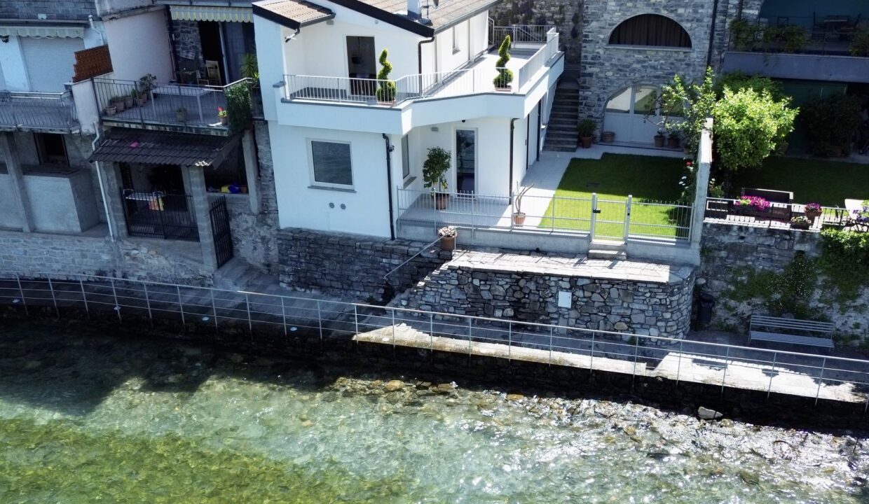 Front Lake Property with Garden Lezzeno