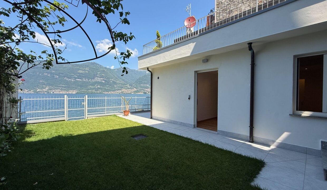 Front Lake Property with Garden Lezzeno