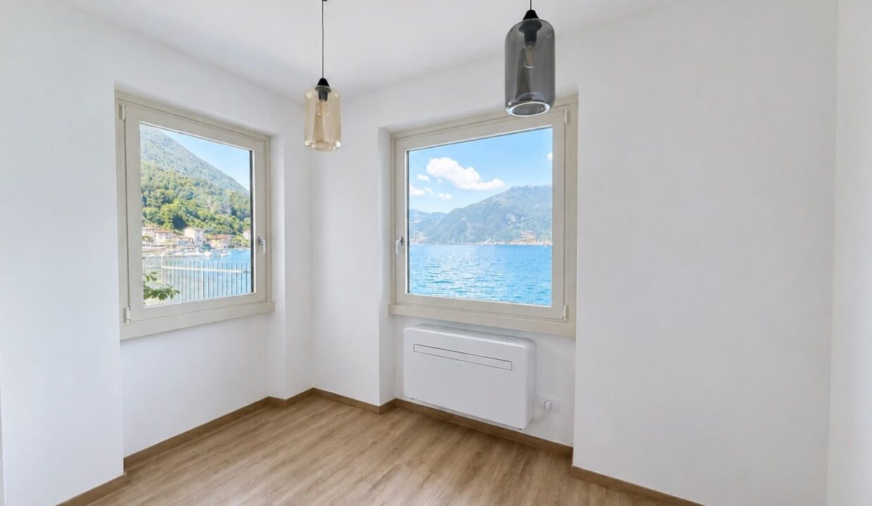 Front Lake Property with Garden Lezzeno