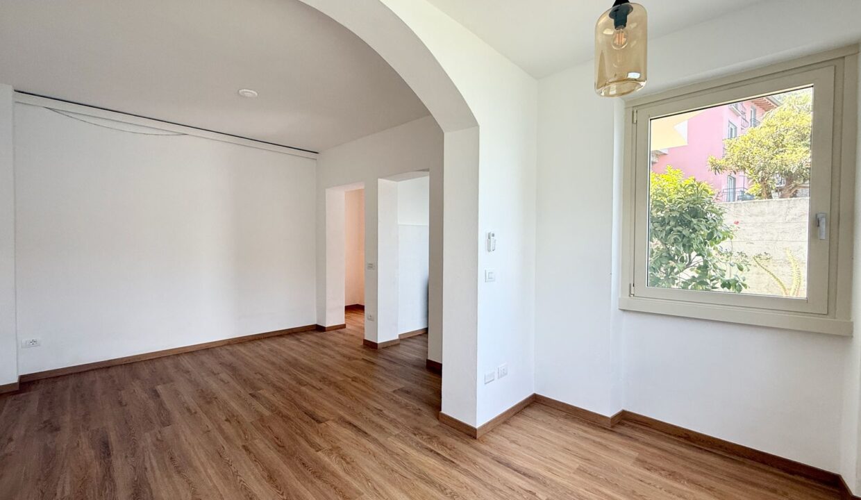 Front Lake Property with Garden Lezzeno