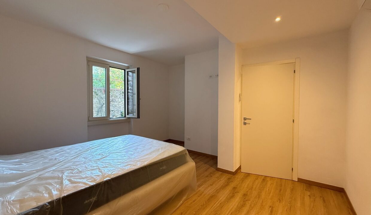 Front Lake Property with Garden Lezzeno
