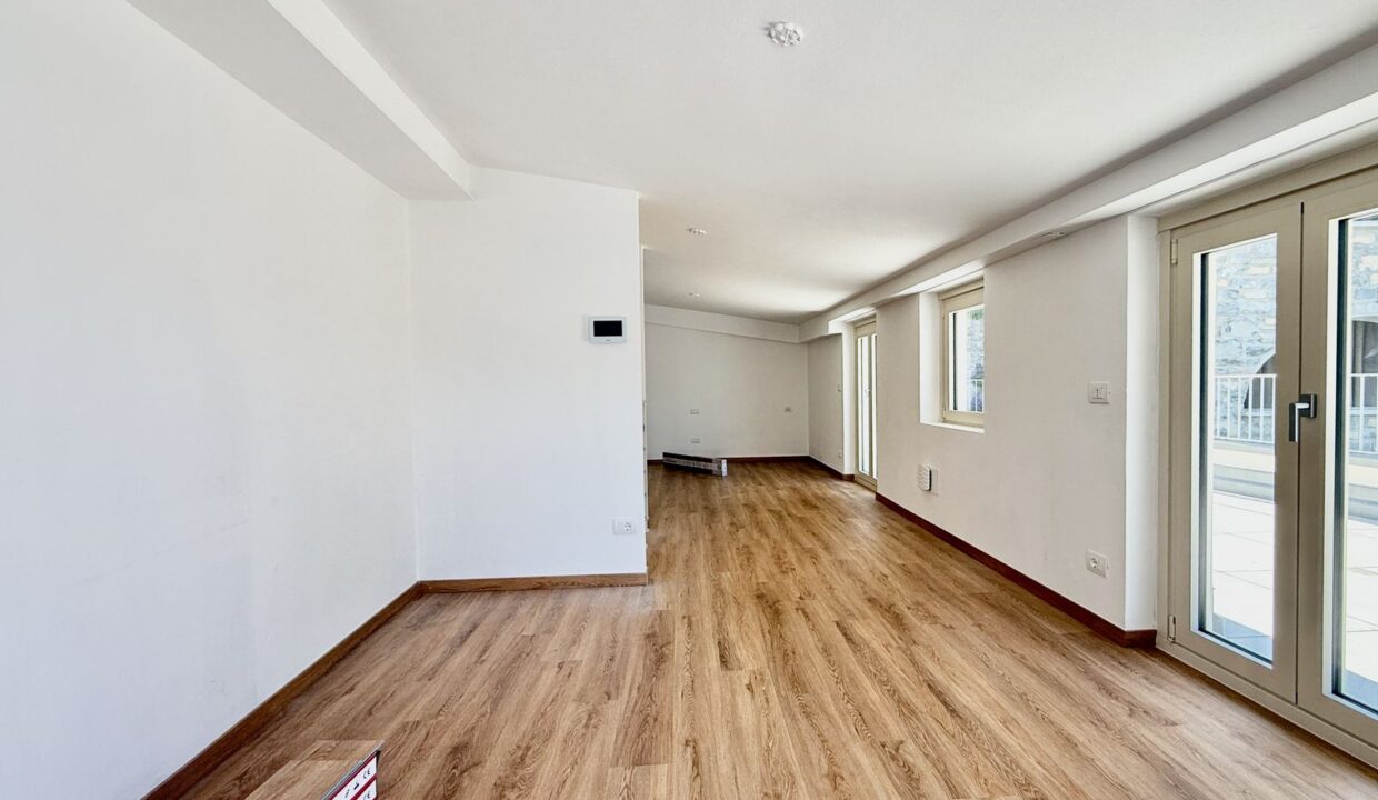 Front Lake Property with Garden Lezzeno