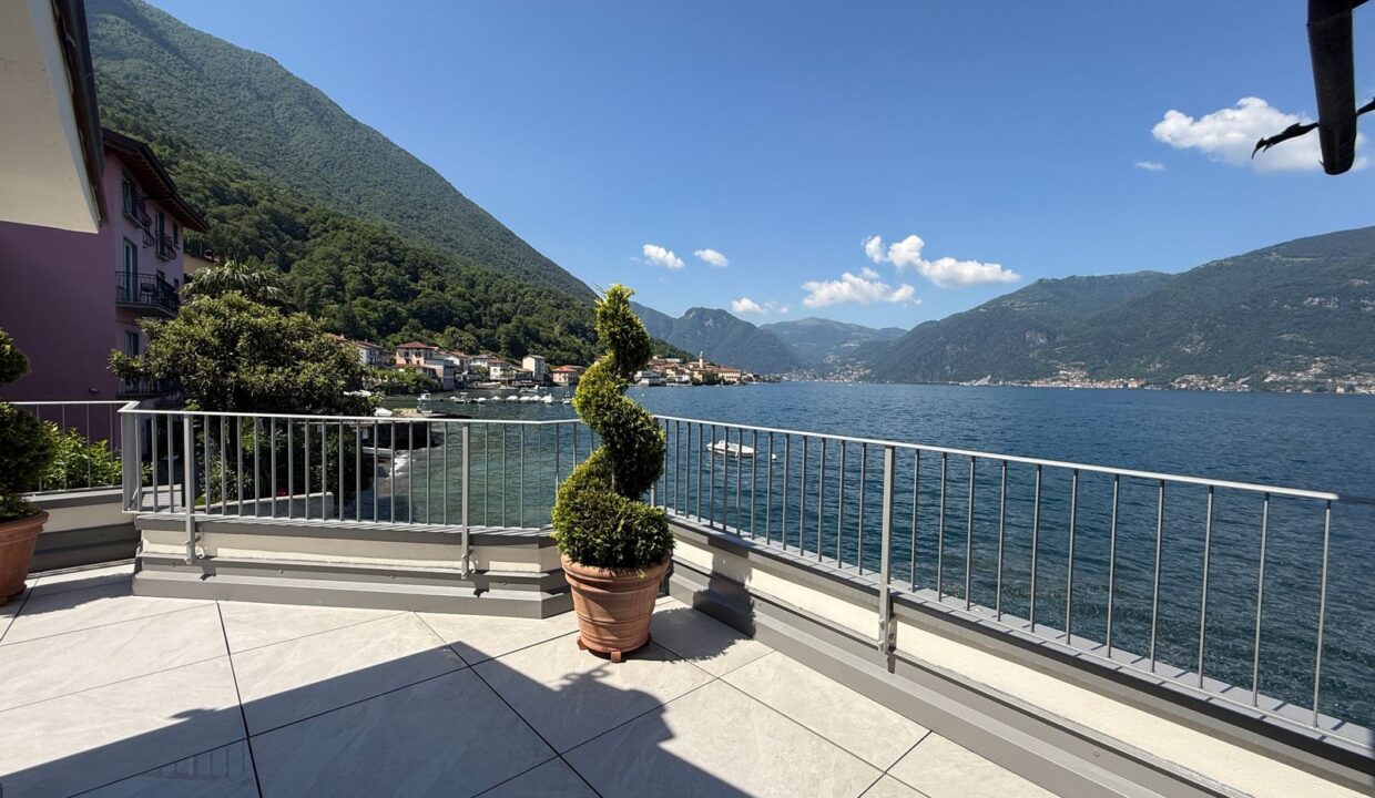 Front Lake Property with Garden Lezzeno