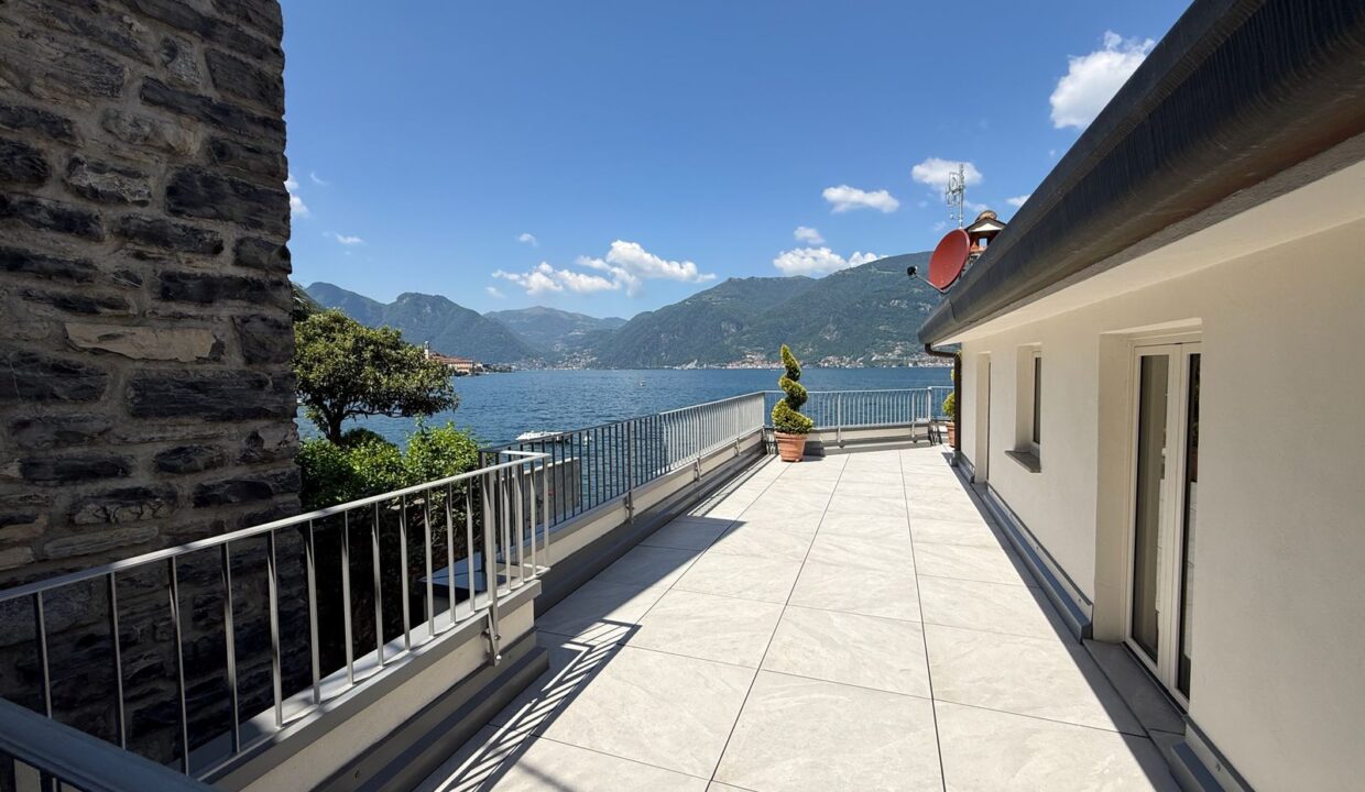Front Lake Property with Garden Lezzeno