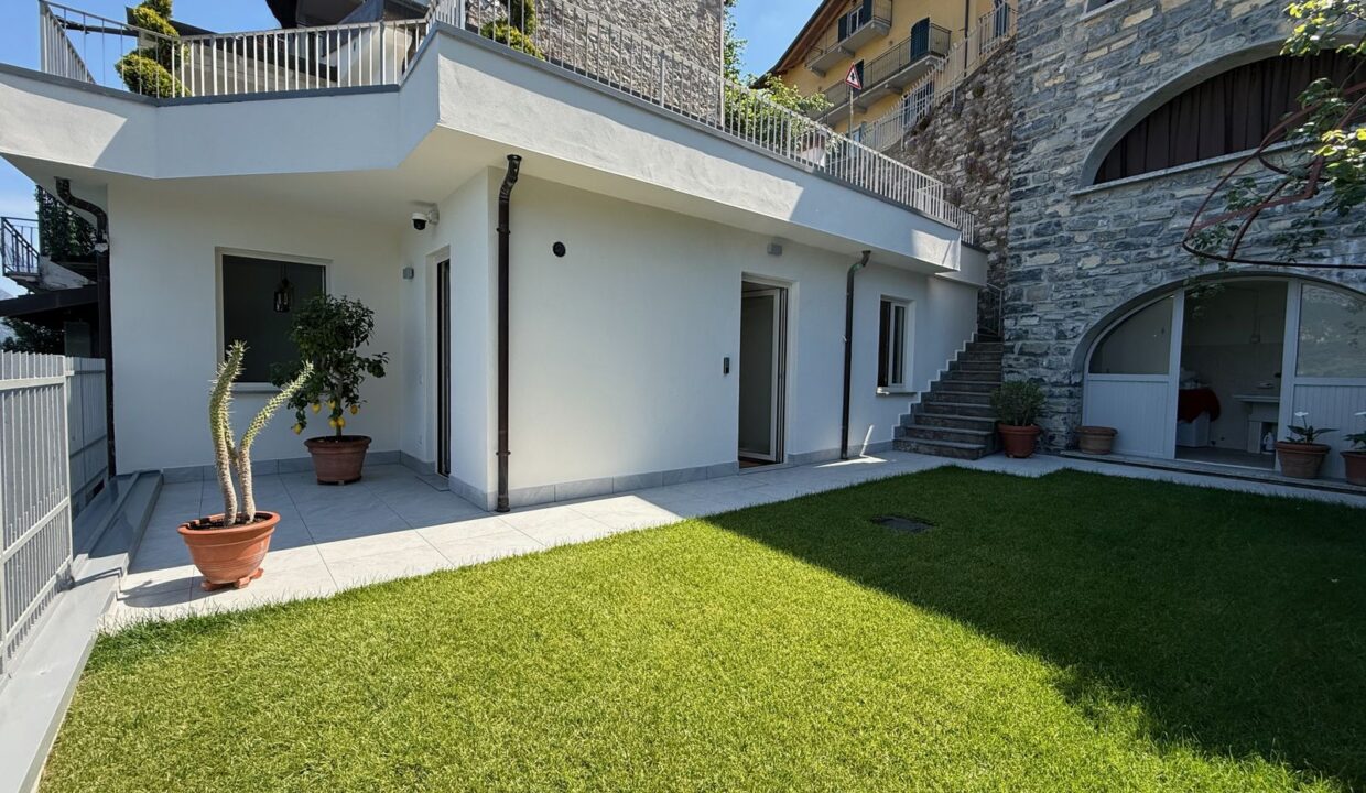 Front Lake Property with Garden Lezzeno