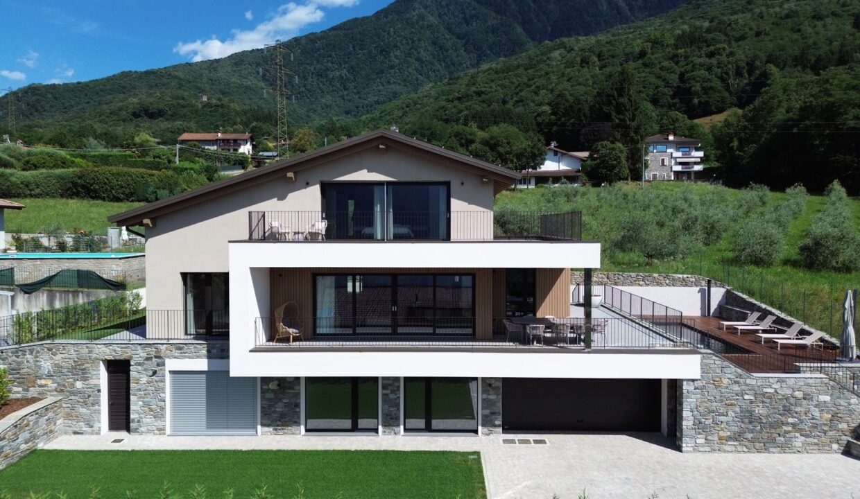 Luxury Villa with Swimming Pool Lake Como Colico