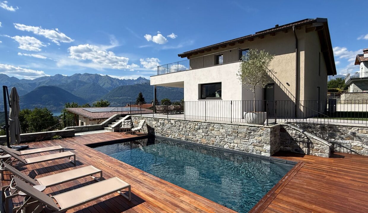 Luxury Villa with Swimming Pool Lake Como Colico