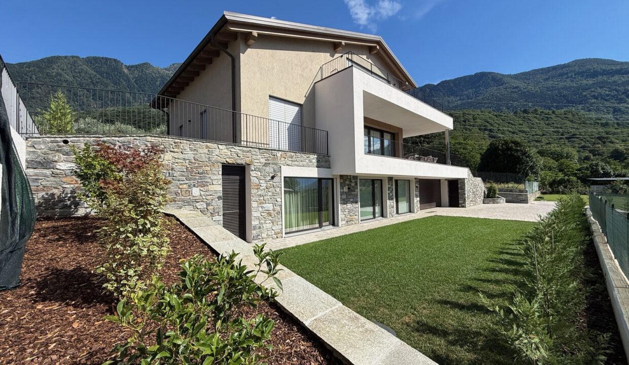Luxury Villa with Swimming Pool Lake Como Colico