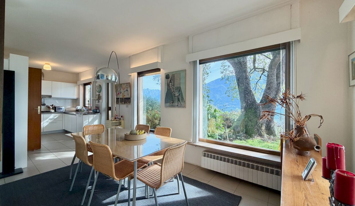 Villa with Swimming Pool, Garden and Lake View - Pianello Lario