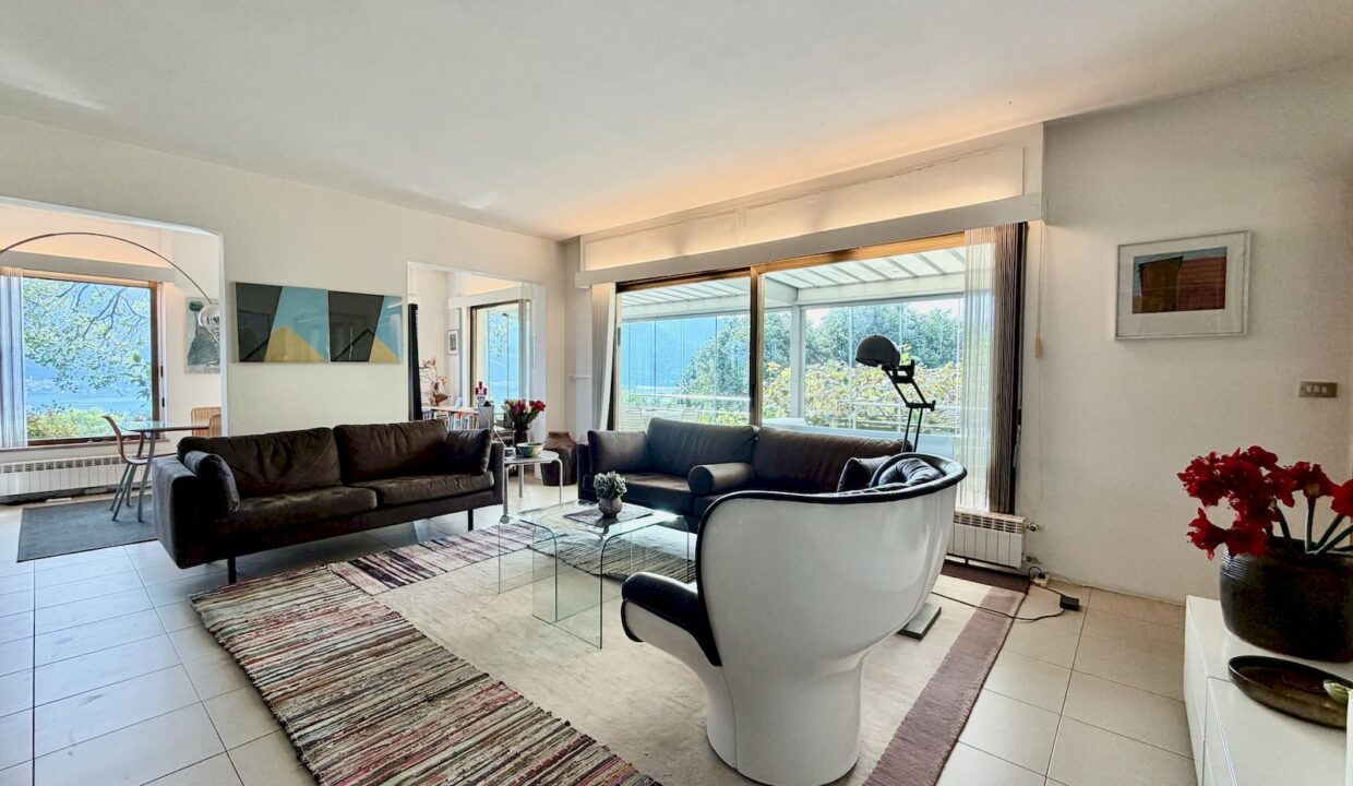Villa with Swimming Pool, Garden and Lake View - Pianello Lario