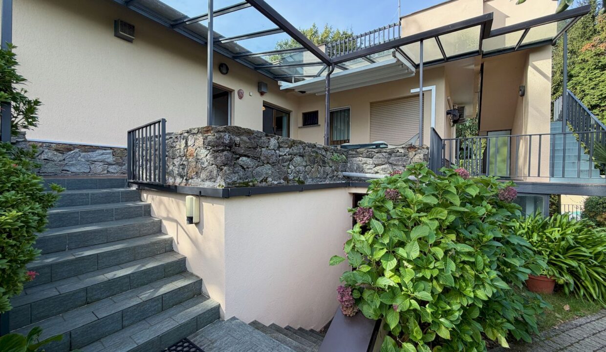 Villa with Swimming Pool, Garden and Lake View - Pianello Lario
