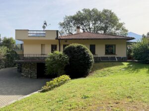 Villa with Swimming Pool, Garden and Lake View - Pianello Lario