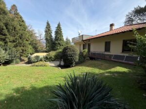 Villa with Swimming Pool, Garden and Lake View - Pianello Lario