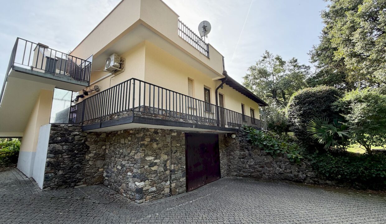 Villa with Swimming Pool, Garden and Lake View - Pianello Lario