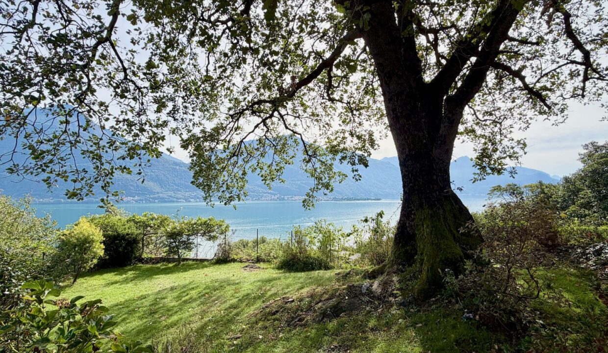 Villa with Swimming Pool, Garden and Lake View - Pianello Lario